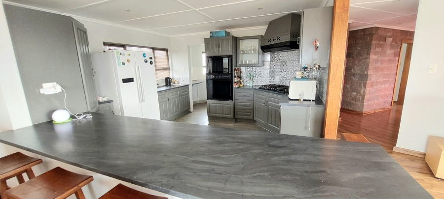 5 Bedroom Property for Sale in Sunrise On Sea Eastern Cape